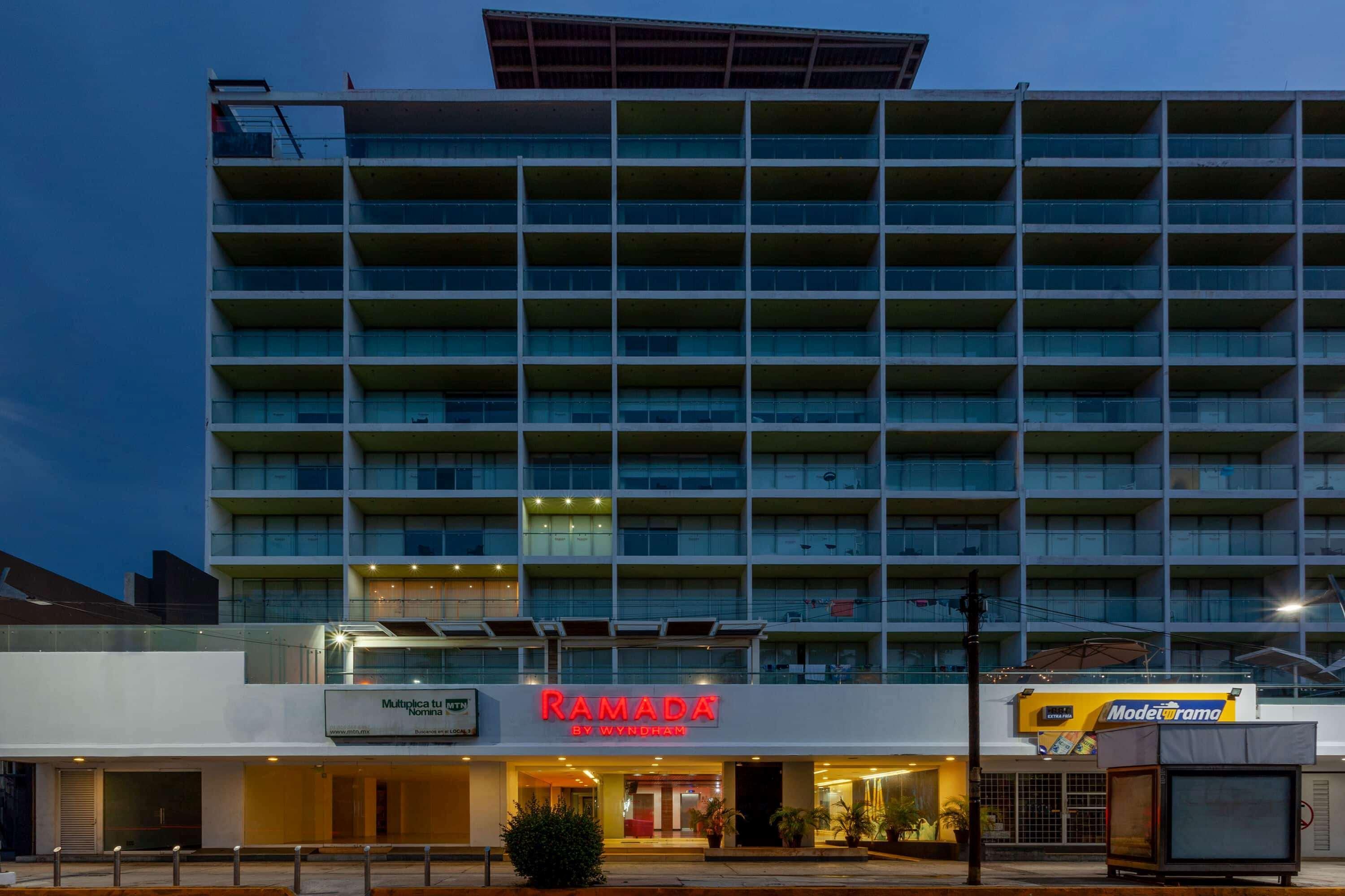 Ramada By Wyndham Acapulco Hotel & Suites Exteriér fotografie
