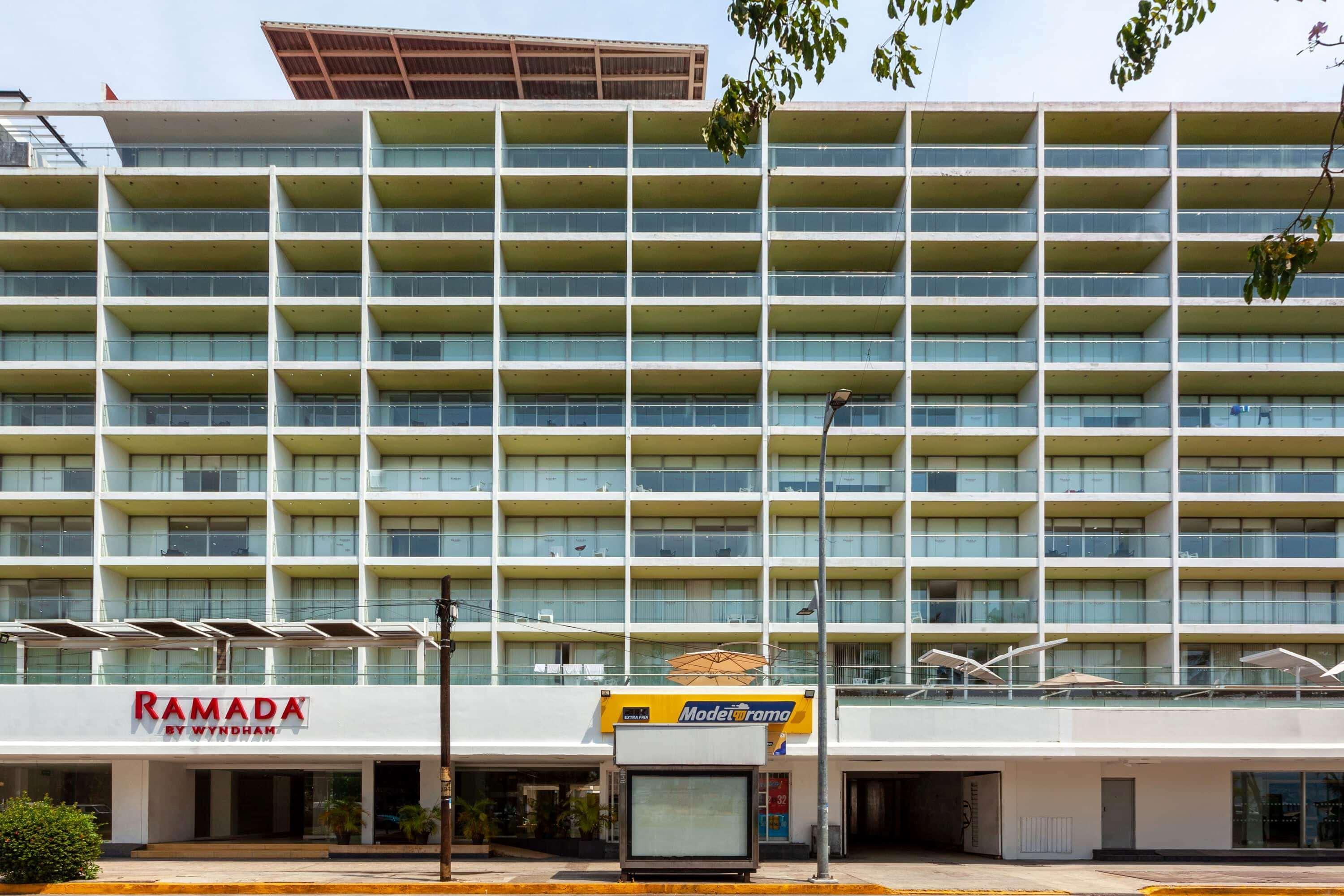 Ramada By Wyndham Acapulco Hotel & Suites Exteriér fotografie